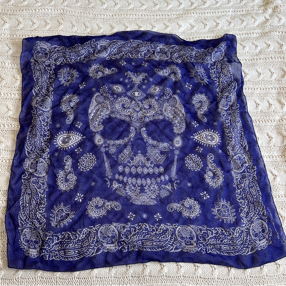 20 x 20 100% silk scull scarf